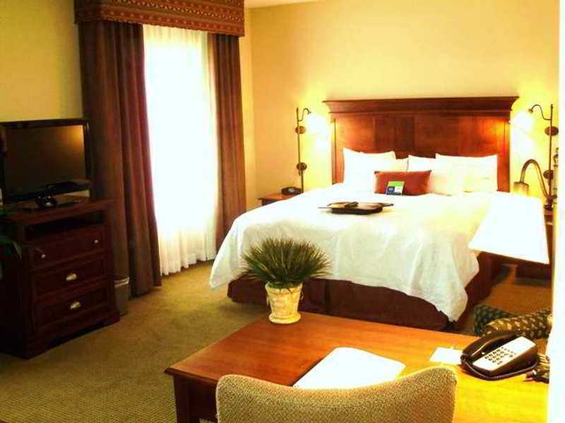 Hampton Inn & Suites Colorado Springs/I-25 South Room photo